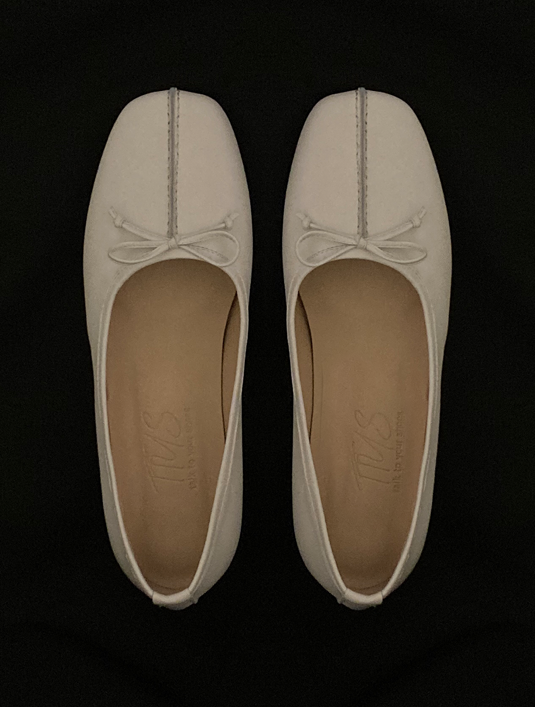 [Exclusive color] Suede stitch flat - Ivory