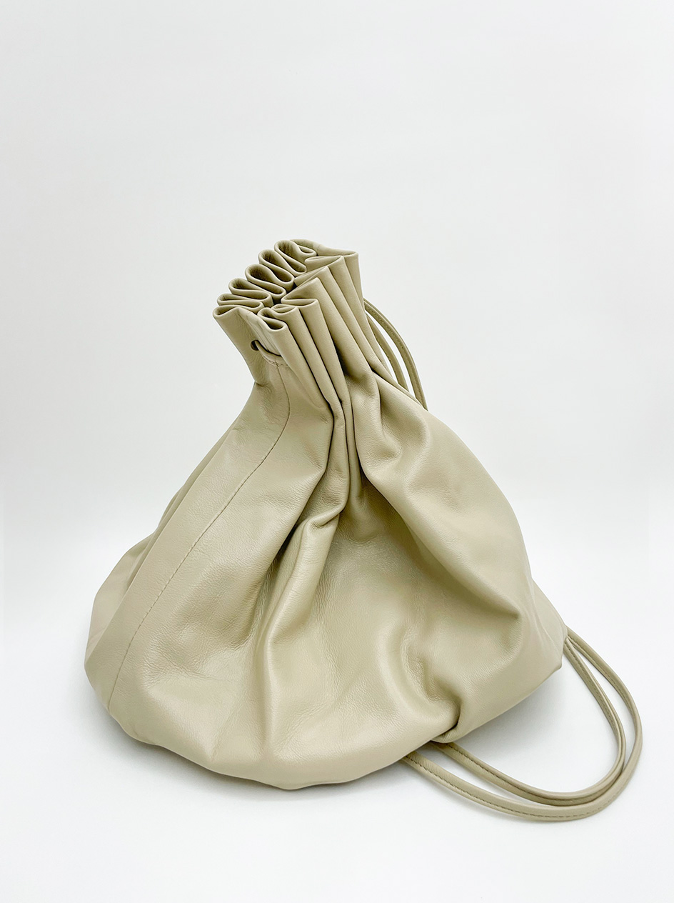 Pleated Balloon Bag (Pale Khaki)